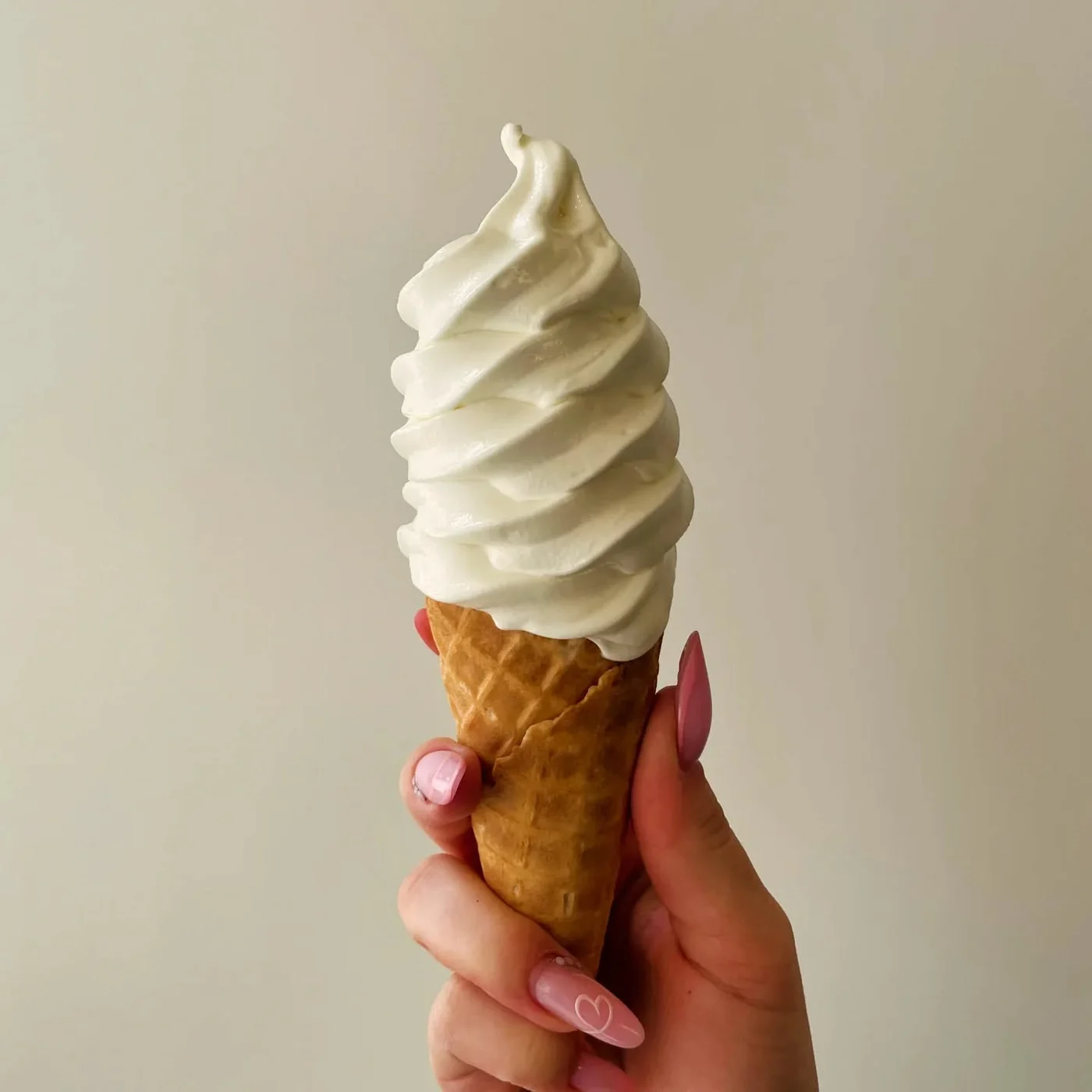 Kremowy lód włoski LoLo Manolo w wafelku